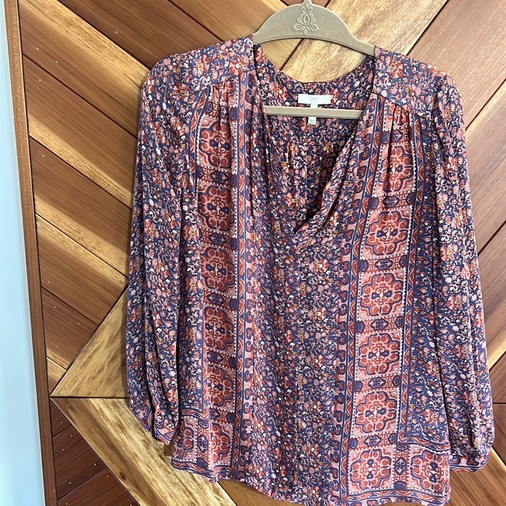 Joie smoke blue and rust colored Print 100% Silk Blouse sz Small